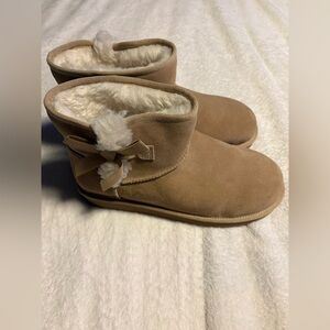 UGG Bow Boots Size 9